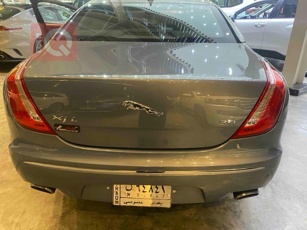 Jaguar XJ